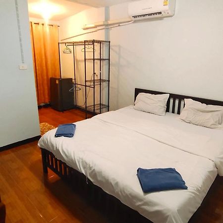 Stay Hostel Bangkok Exterior photo