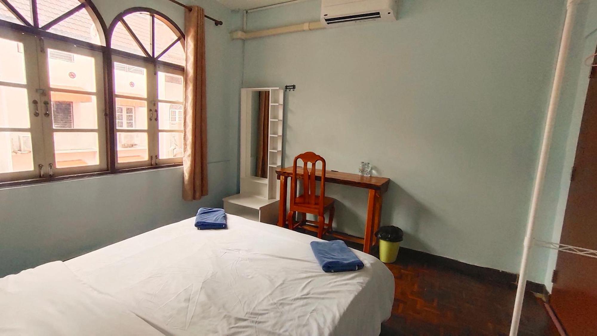 Stay Hostel Bangkok Exterior photo