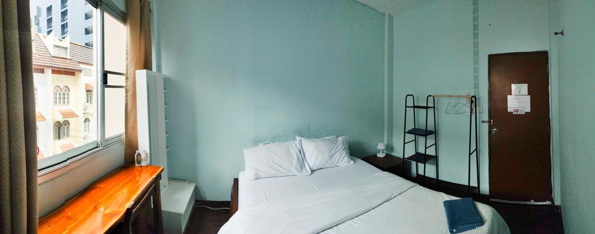 Stay Hostel Bangkok Exterior photo